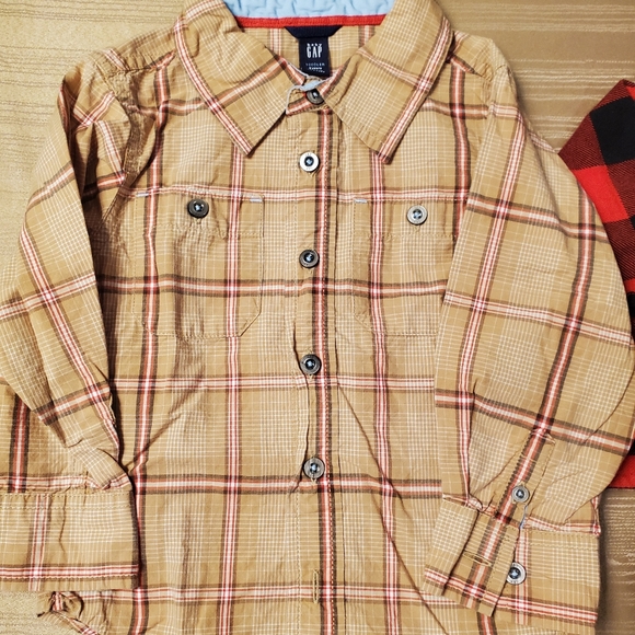 Two 3T Gap button down shirts - Picture 2 of 5